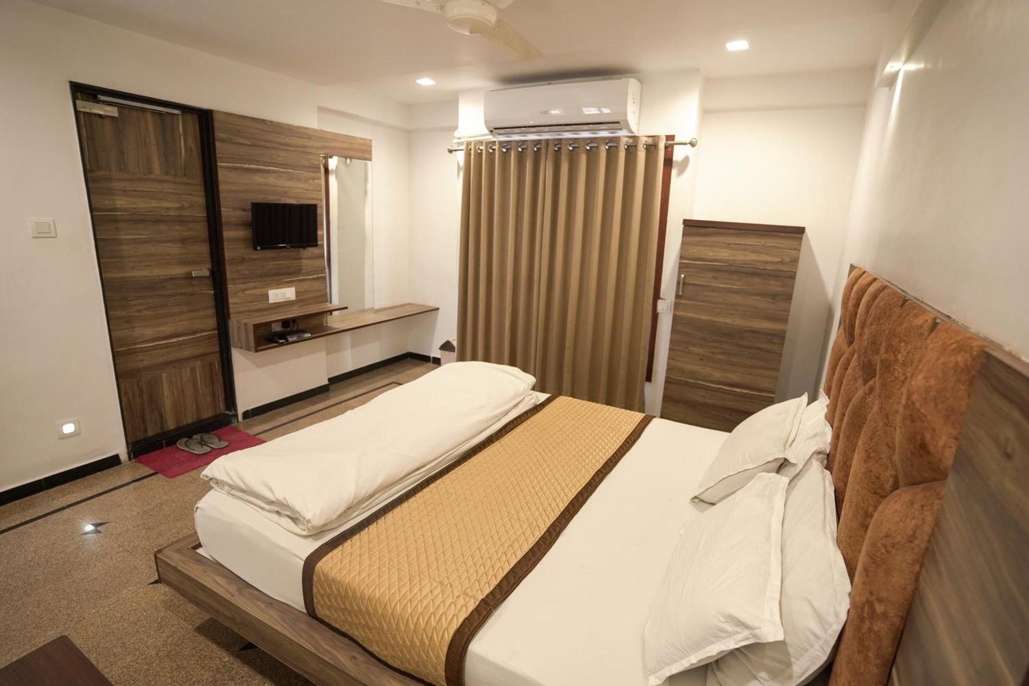 אחמדאבאד Hotel Shertown מראה חיצוני תמונה