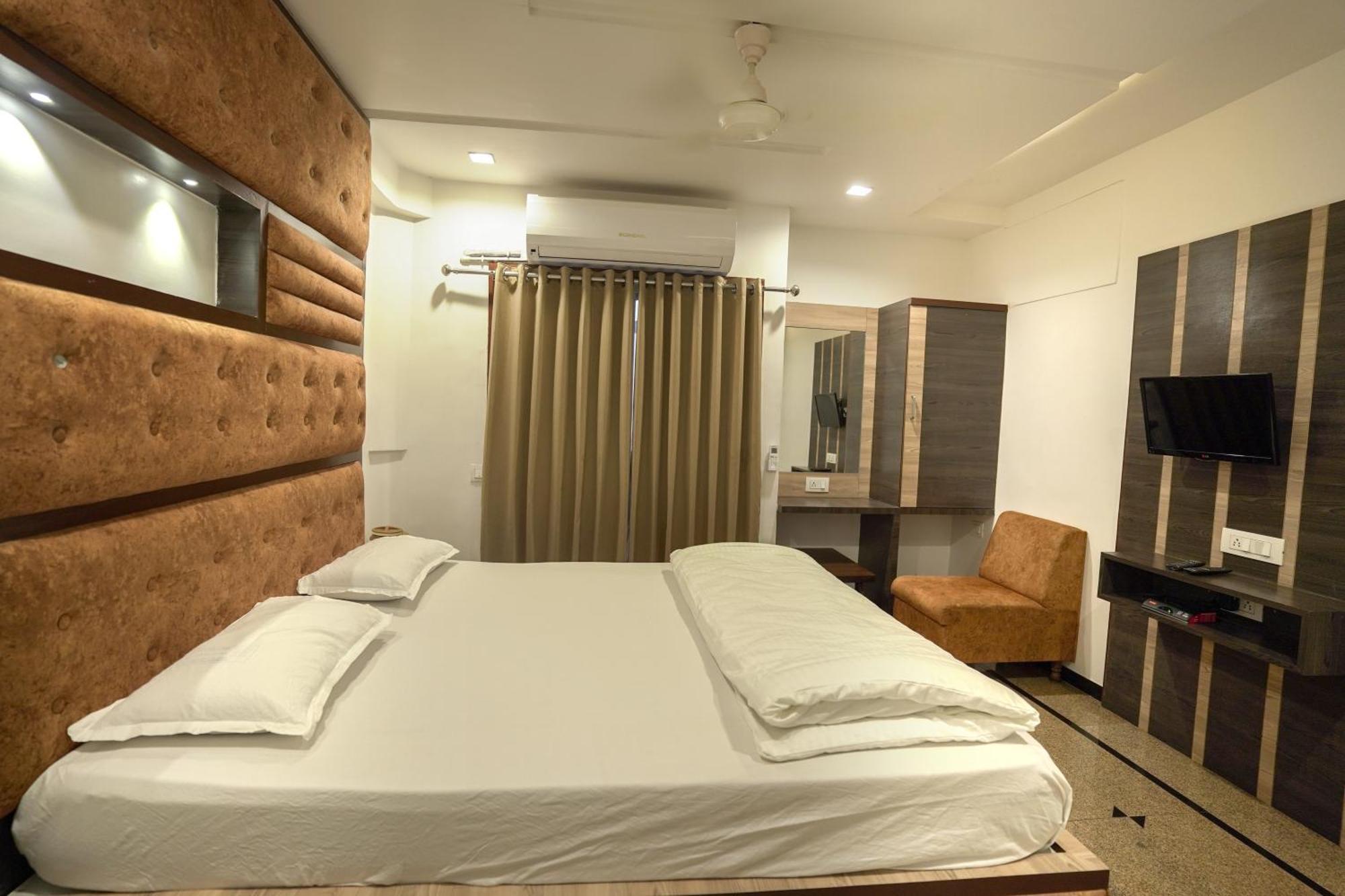 אחמדאבאד Hotel Shertown מראה חיצוני תמונה