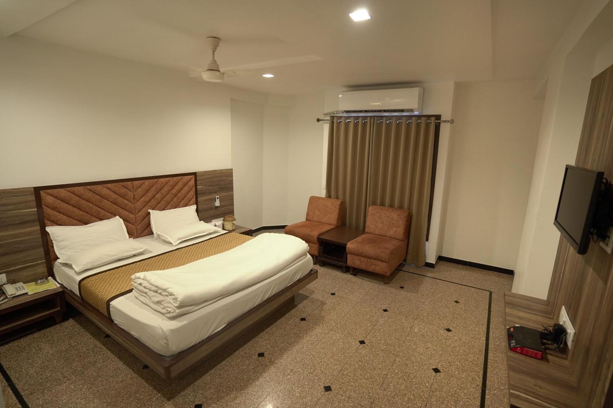 אחמדאבאד Hotel Shertown מראה חיצוני תמונה