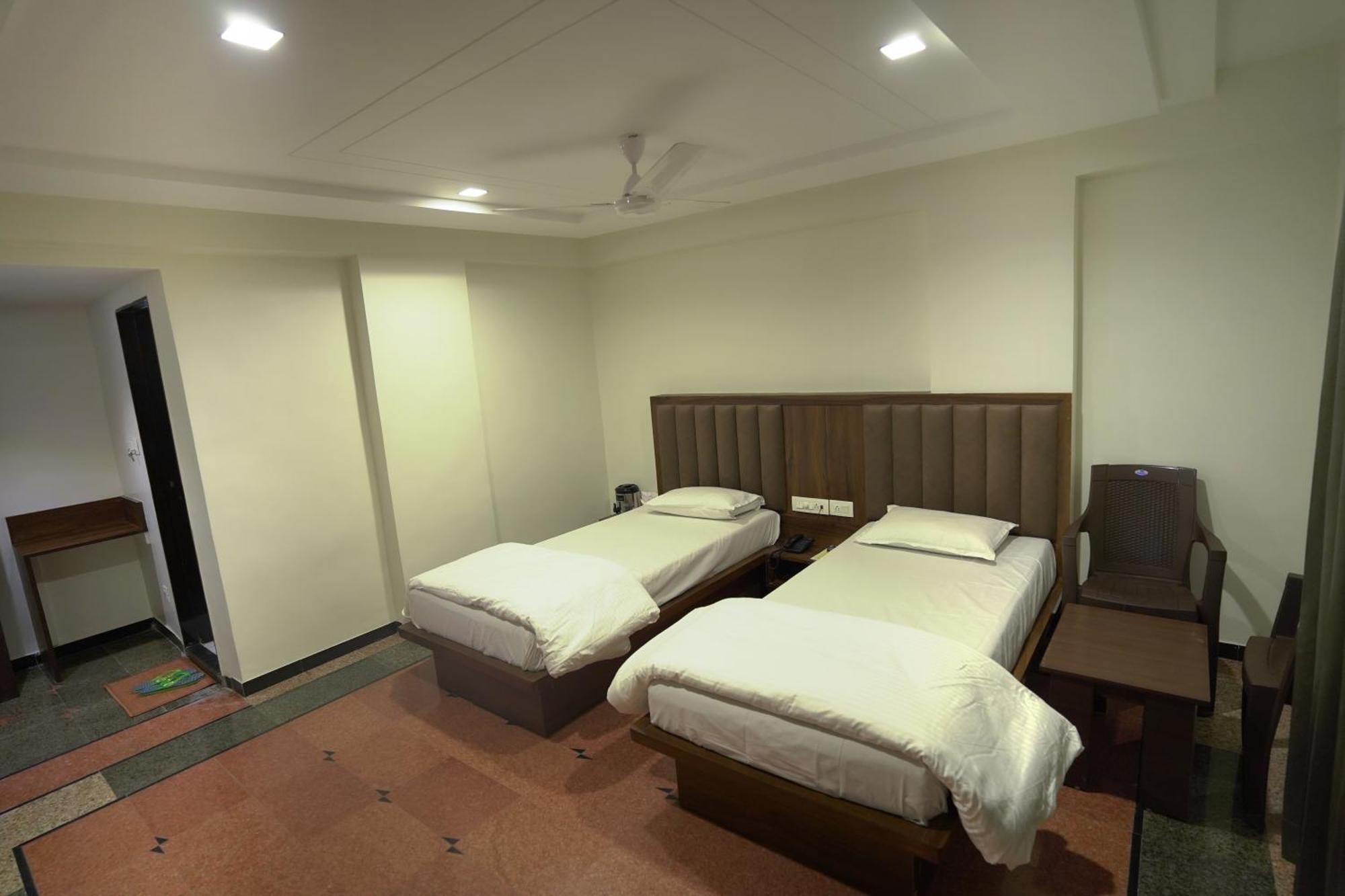 אחמדאבאד Hotel Shertown מראה חיצוני תמונה