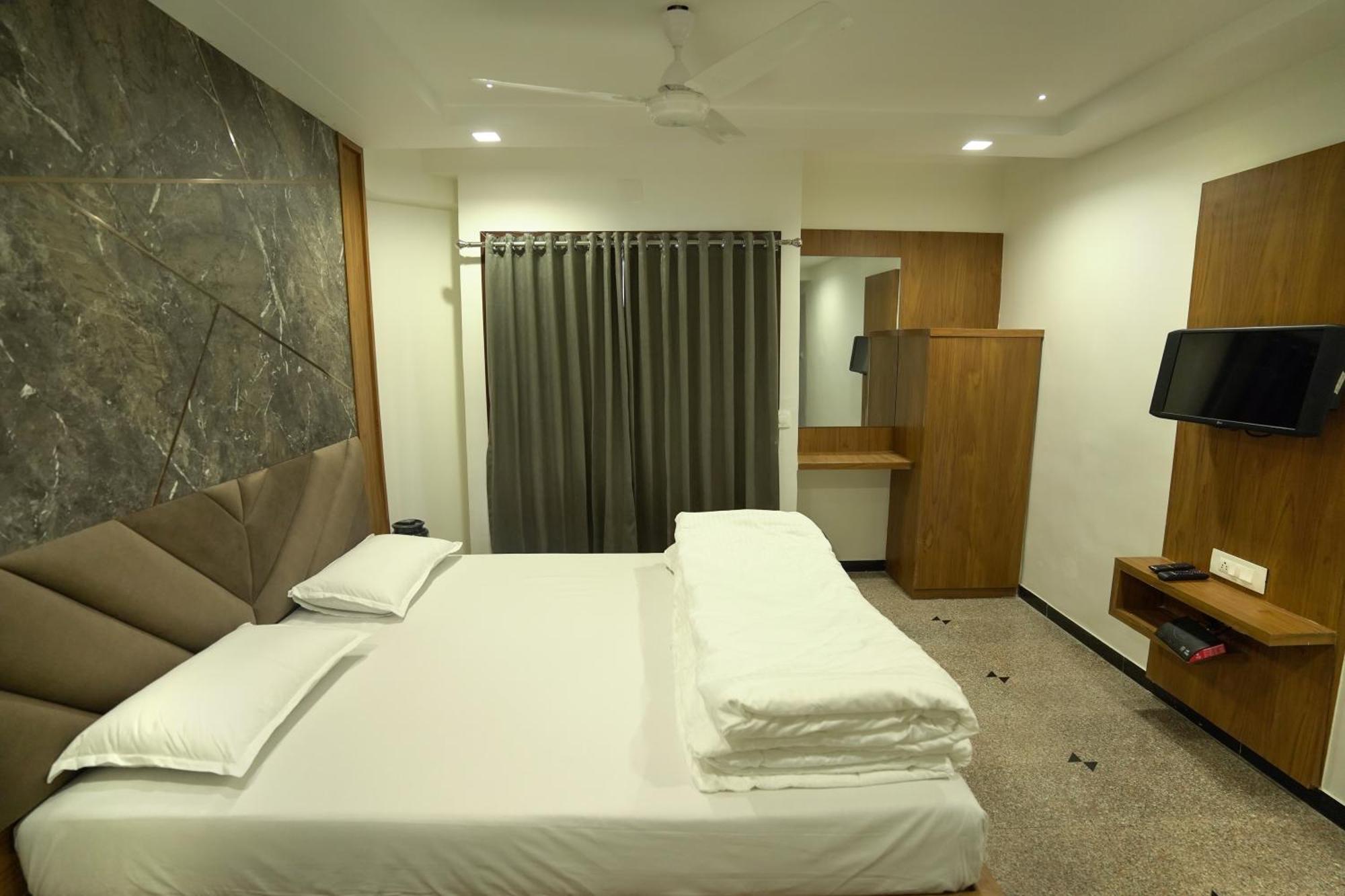 אחמדאבאד Hotel Shertown מראה חיצוני תמונה