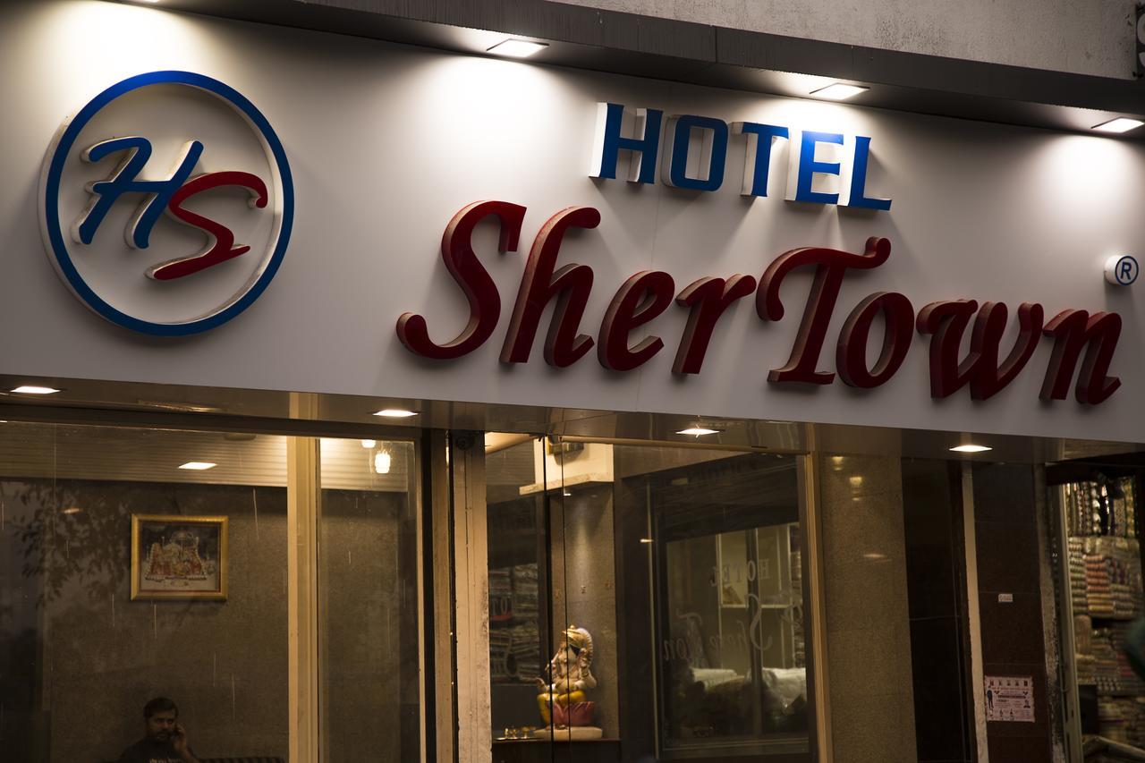 אחמדאבאד Hotel Shertown מראה חיצוני תמונה
